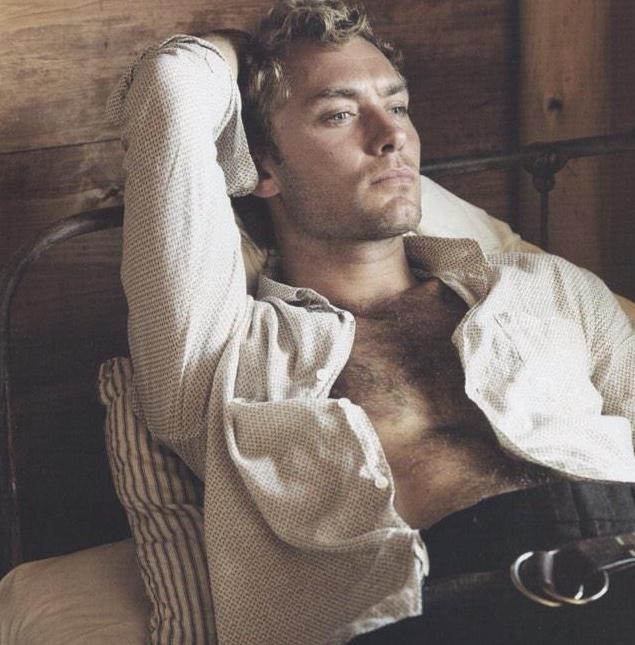 居然有人说裘德洛不帅?有图有真相还是用事实说话吧