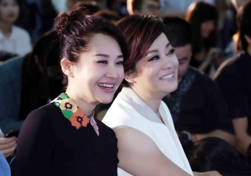 49岁许晴与46岁宁静,一个公主,一个女王,两种气质都很