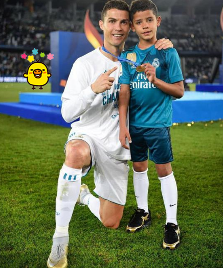 c罗与小小罗穿"亲子西装",父子俩帅到掉渣,未来也是撩妹高手