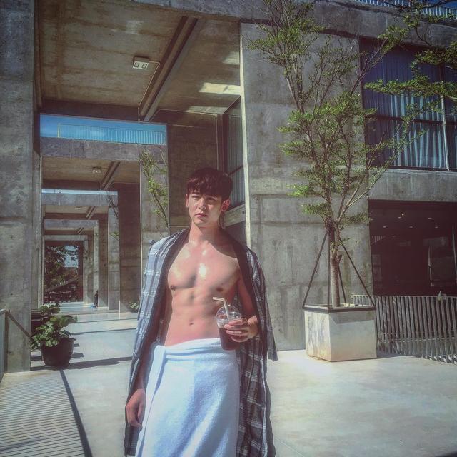 「2pm」「分享」180513 腹肌你好!听说今天是展现运动成果的日子