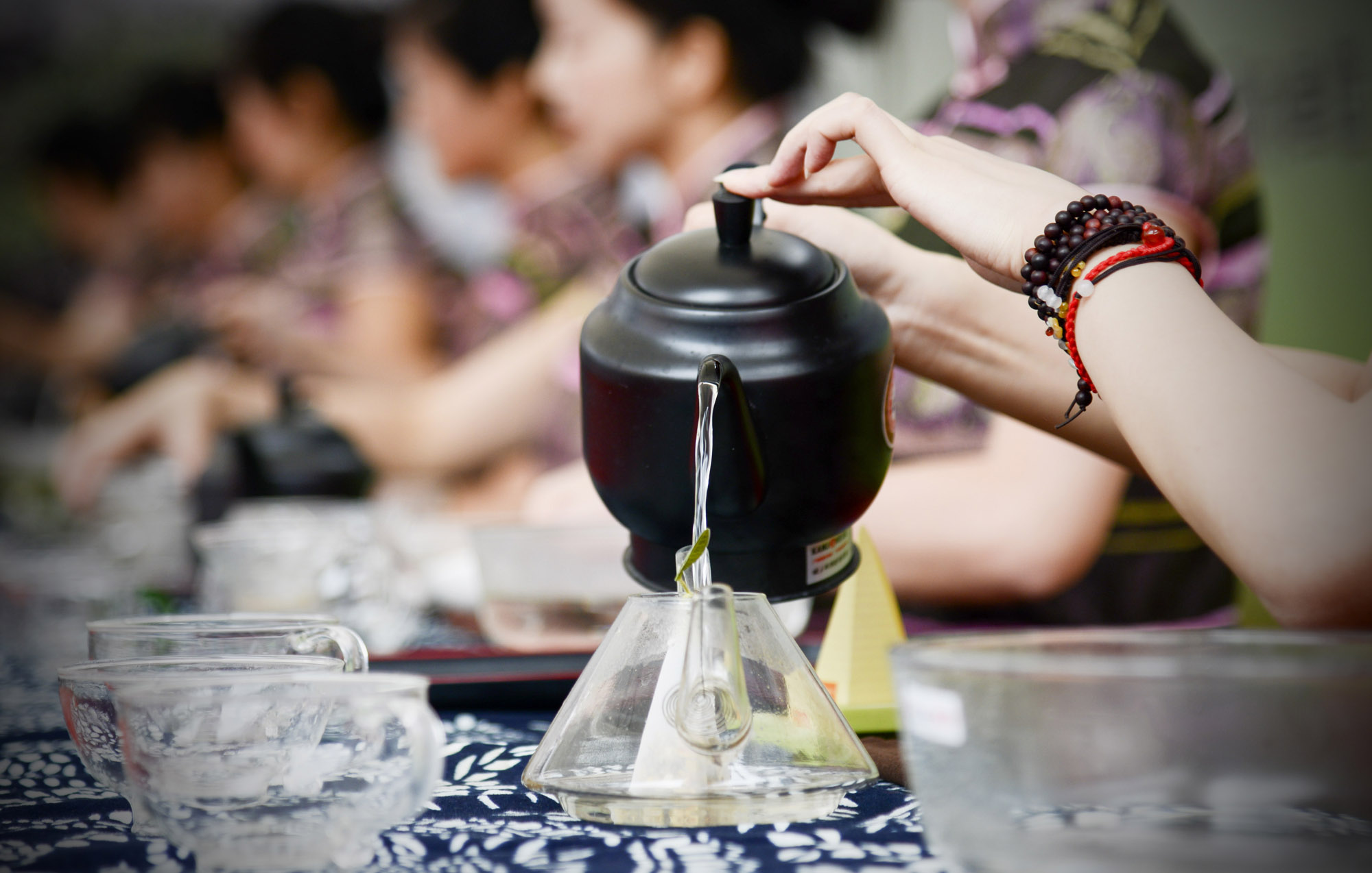 要想学会跟闽南人打交道,这六种泡茶,喝茶"暗语"你要一清二楚