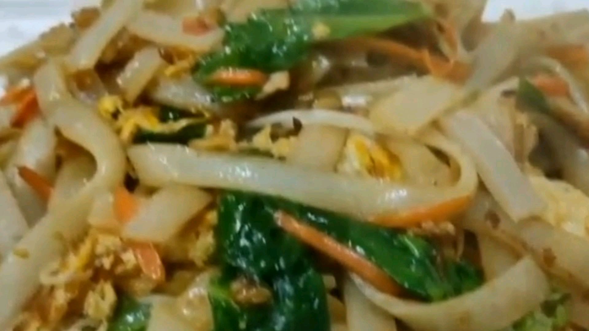 炒河粉,别直接下油锅!方法顺序不对,难怪易断又粘锅,太香了