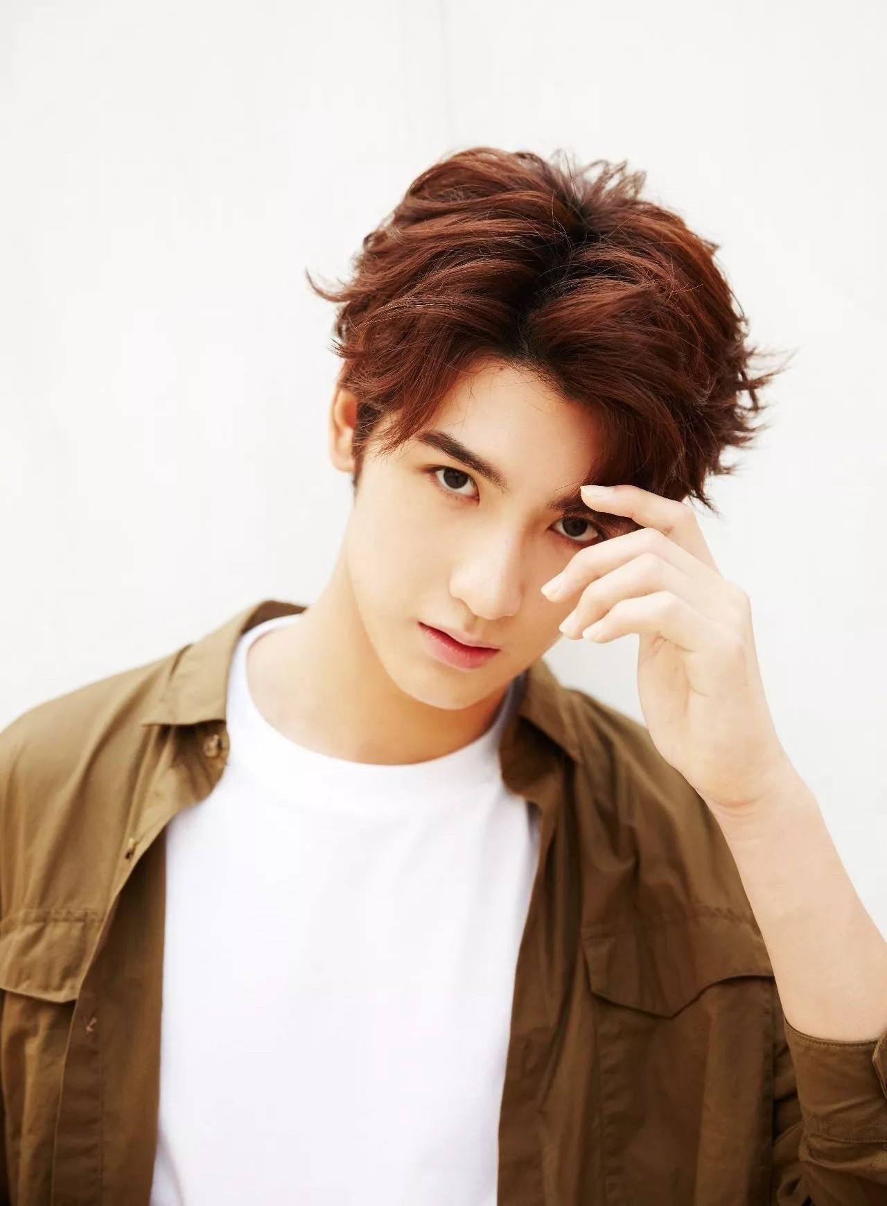 7月9日出生于重庆九龙坡,毕业于四川绵阳艺术学校,中国内地影视男演员