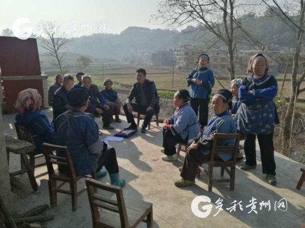 姚洪:心系群众,让沙戈村大变样