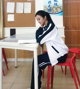 剧版《七月与安生》杜美莹重回校园温情再现