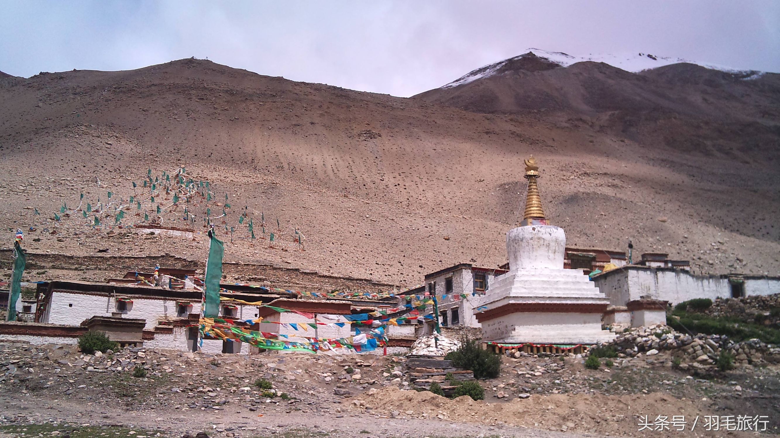 绒布寺 始建于1899年,由红教喇嘛阿旺丹增罗布创建.