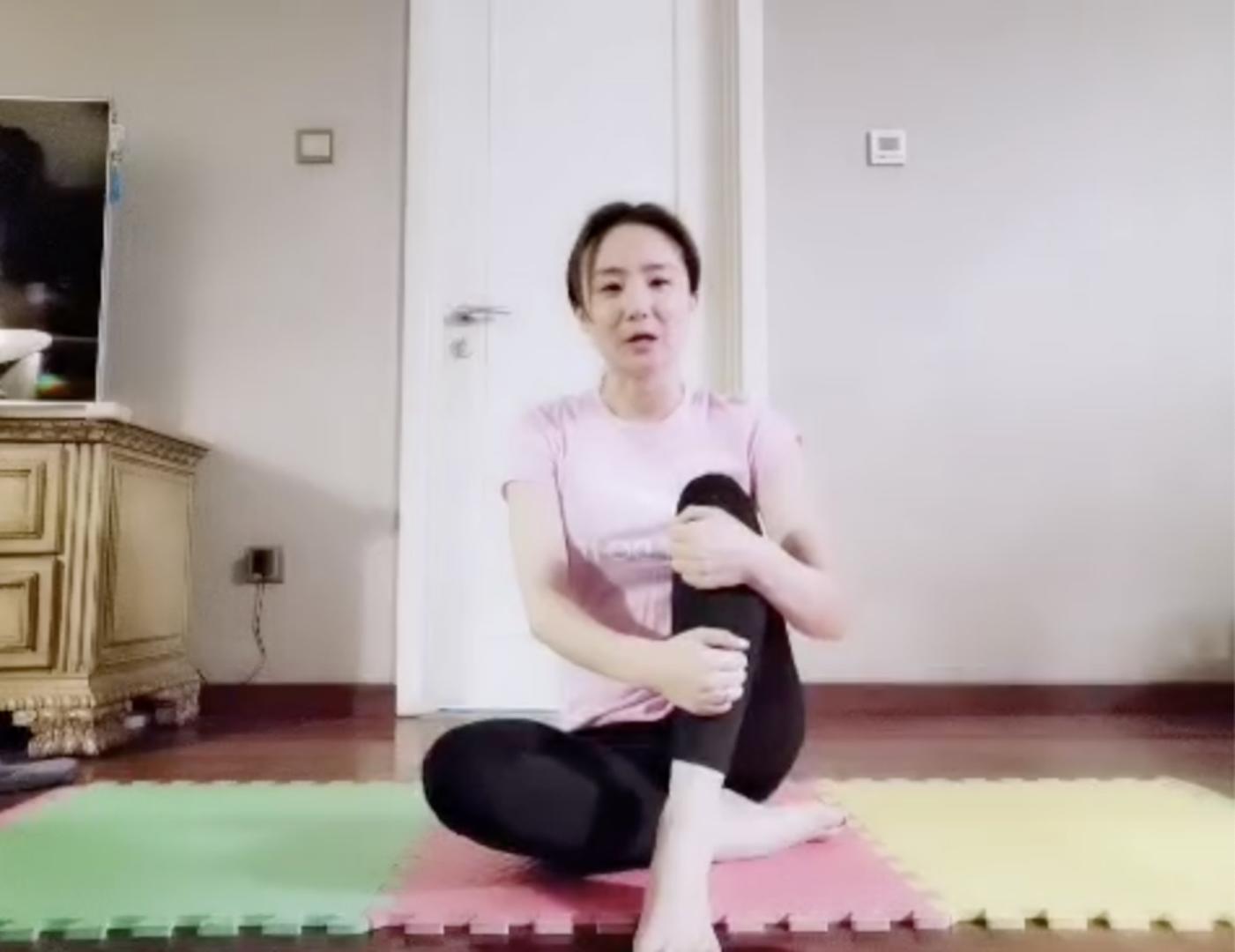 "宅"到发胖?奥运跳水冠军桑雪教你如何在家练腹肌