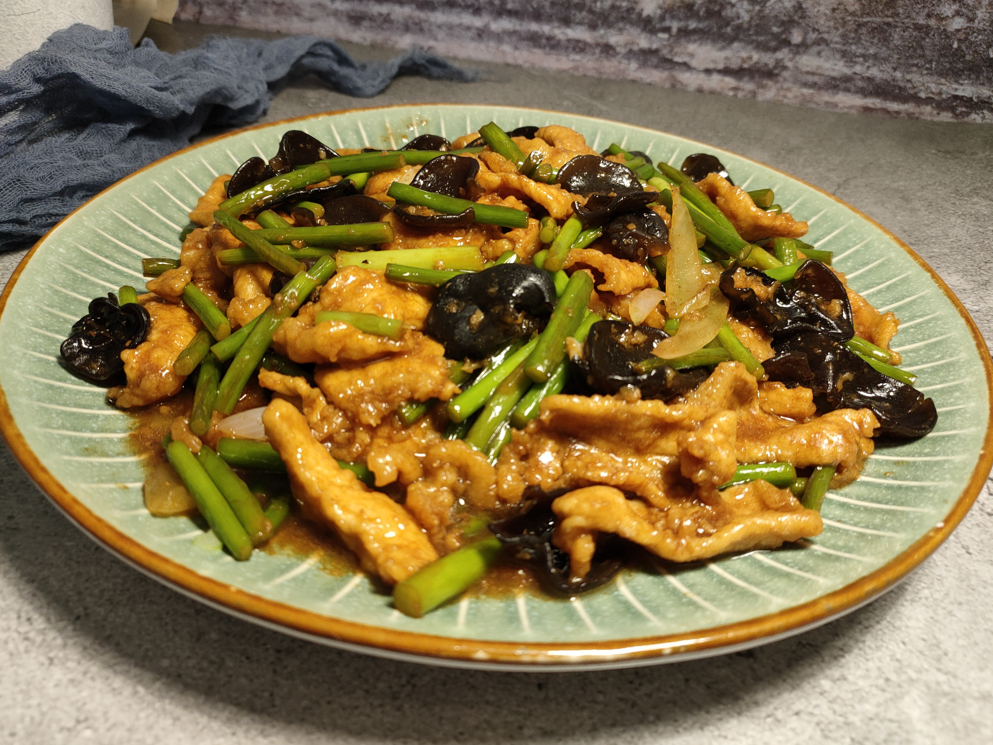 教你做山西人最爱吃的"过油肉",肉片嫩滑,配菜脆爽,醋香浓郁