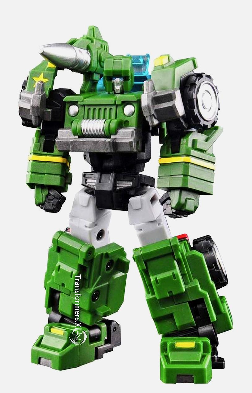 变形金刚汽车人探长的站立姿态,铁工厂版本.