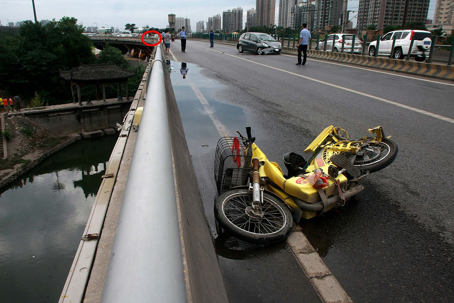 女孩照做了,很随意的说了一句我爱你.