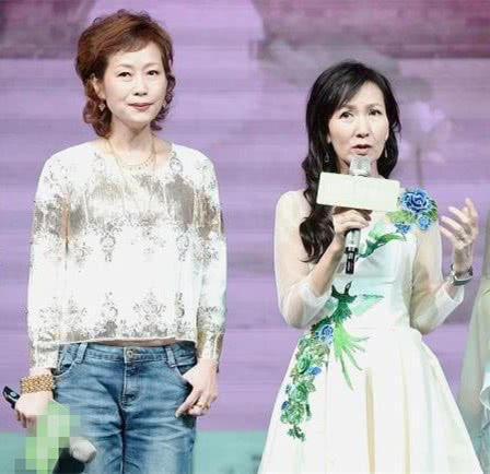 叶童和陈美琪再同框,发型和手却暴露了年龄,女神都老了!