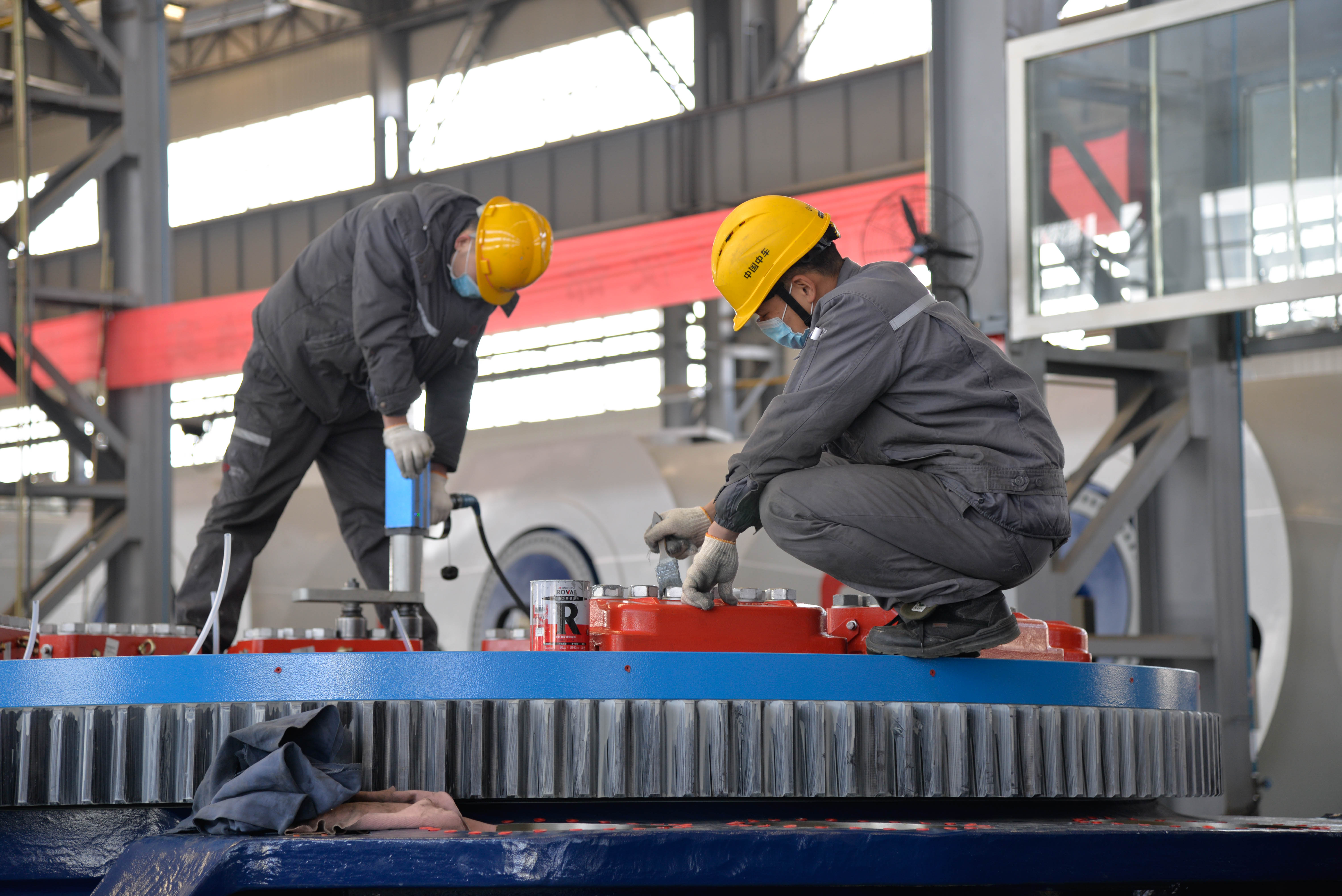 鄂尔多斯(内蒙古),2020年3月11日    内蒙古鄂尔多斯:复工复产 赶制