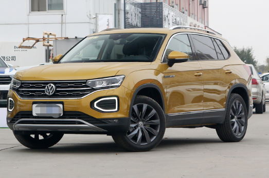 大众探岳棕色,有着较高的性价比,外形非常有性格,整体设计比较时尚