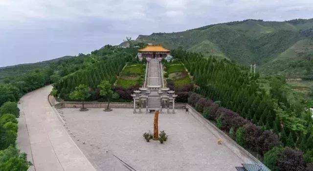 陕西发现"周公"墓,盗墓贼先行下手,现场留下此物,专家气疯了