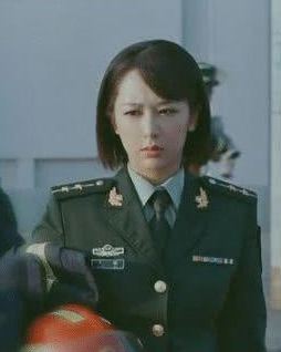 女明星军装照:跟生活照相比简直是两个人