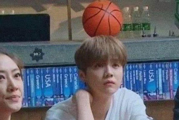 八张明星错位照,鹿晗居然头顶篮球,最后一张笑出了猪叫