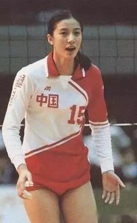 前女排气质美女李月明近况:二婚嫁美国老公,年过半百仍气质出众