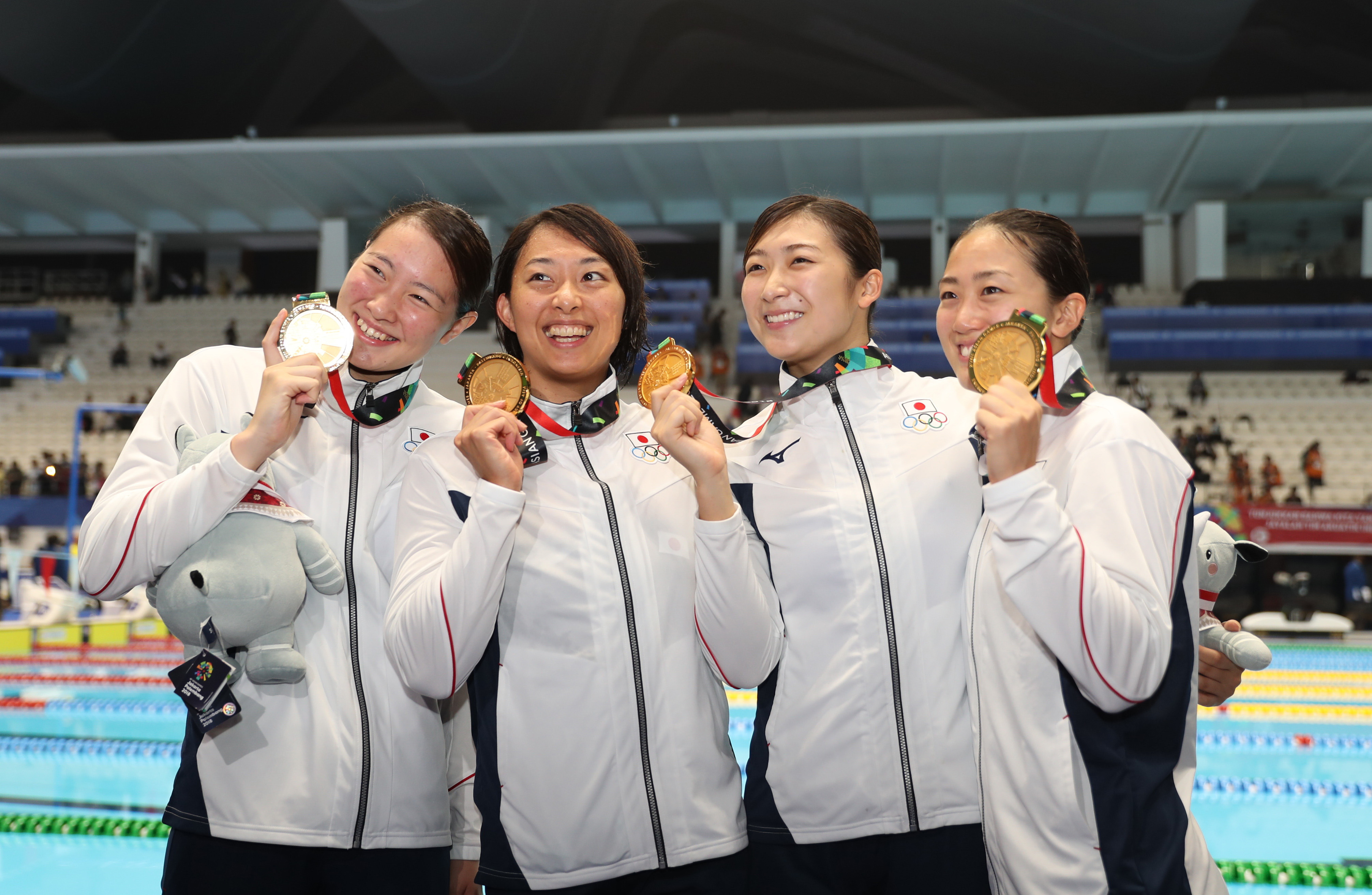 游泳——女子4x100米混合泳接力颁奖仪式举行(4)
