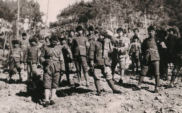 抗日战争的真实镜头,艰苦奋斗的岁月,我们应当铭记英雄的付出!