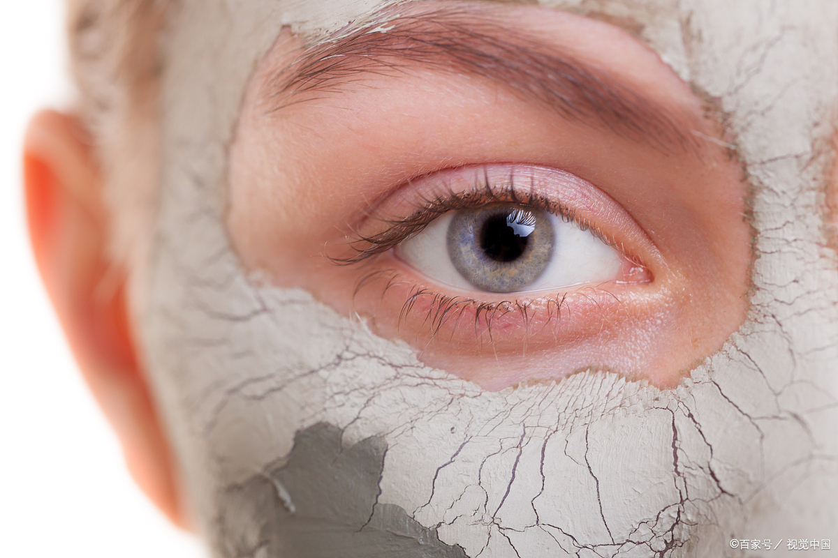 冬天的气候特点是寒冷干燥,空气湿度低,这使得我们的眼睛难以保持湿润