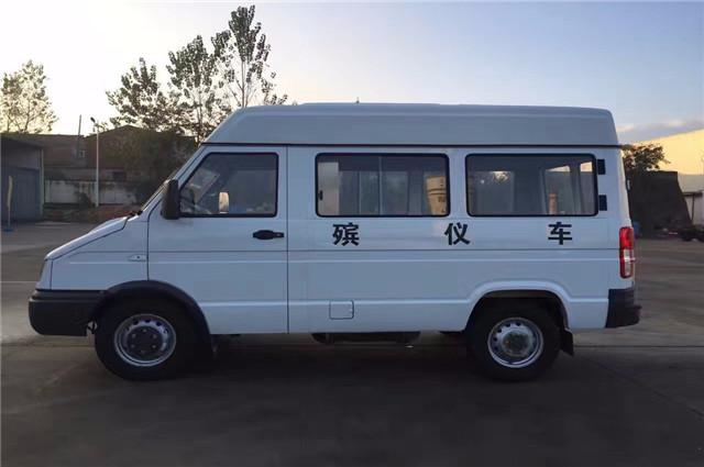 如果婚车遇上丧车咋办,哪方应该先避让?答案很新鲜