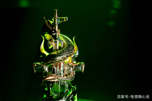 xiub1怒喷潇潇惨遭打脸!白鲨:年轻人需要证明自己 xiub1怒喷潇潇惨遭打脸!白鲨:年轻人需要证明自己