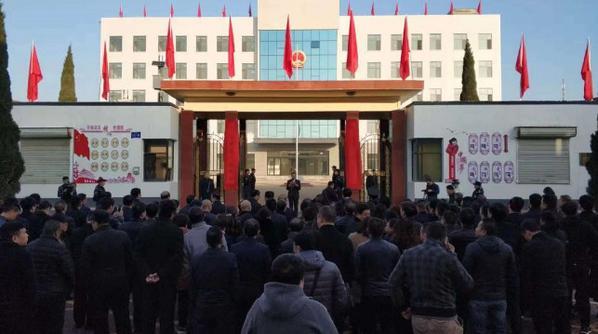 11月19日,搬迁后的晋城市泽州县委,县人民政府正式揭牌的消息,燃爆了