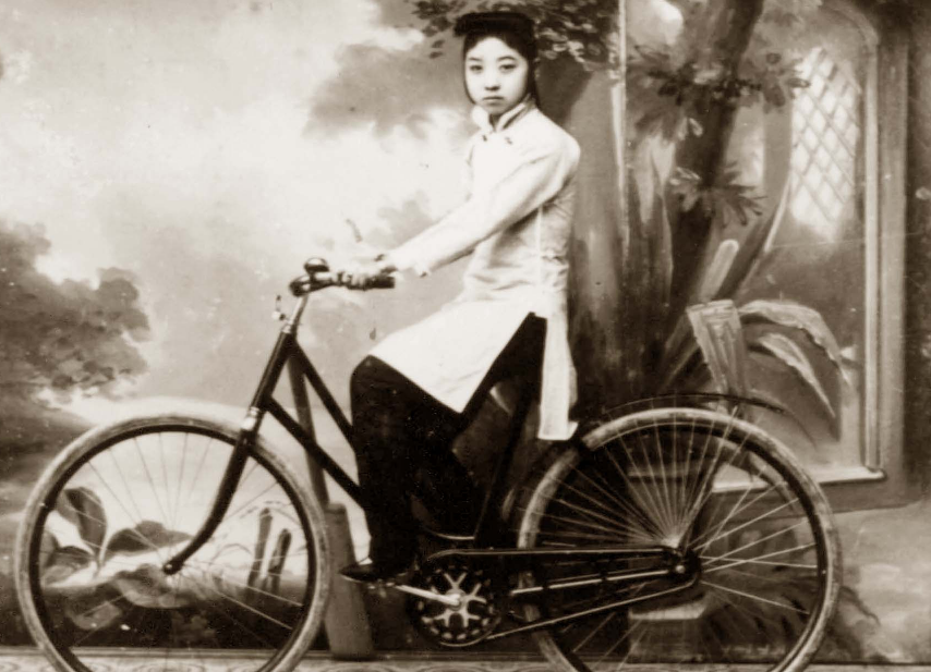 来感受一下清末民初的美女们,颜值很高,就是这发型毁了!