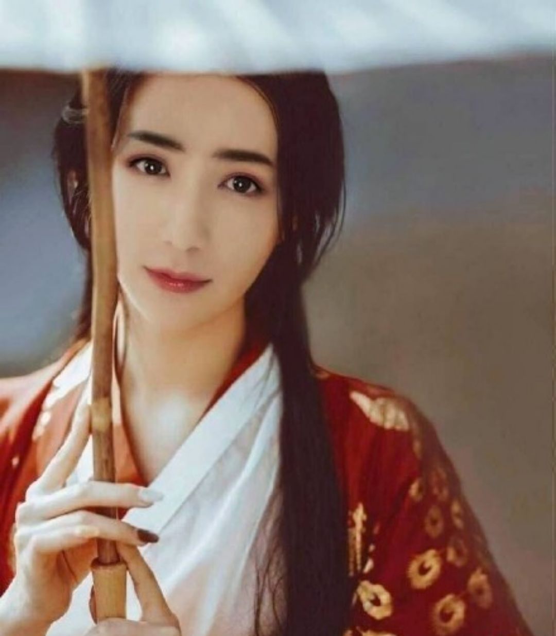 娱乐圈6位女装大佬:朱一龙惊艳,吴磊可爱,最后一位已出道!