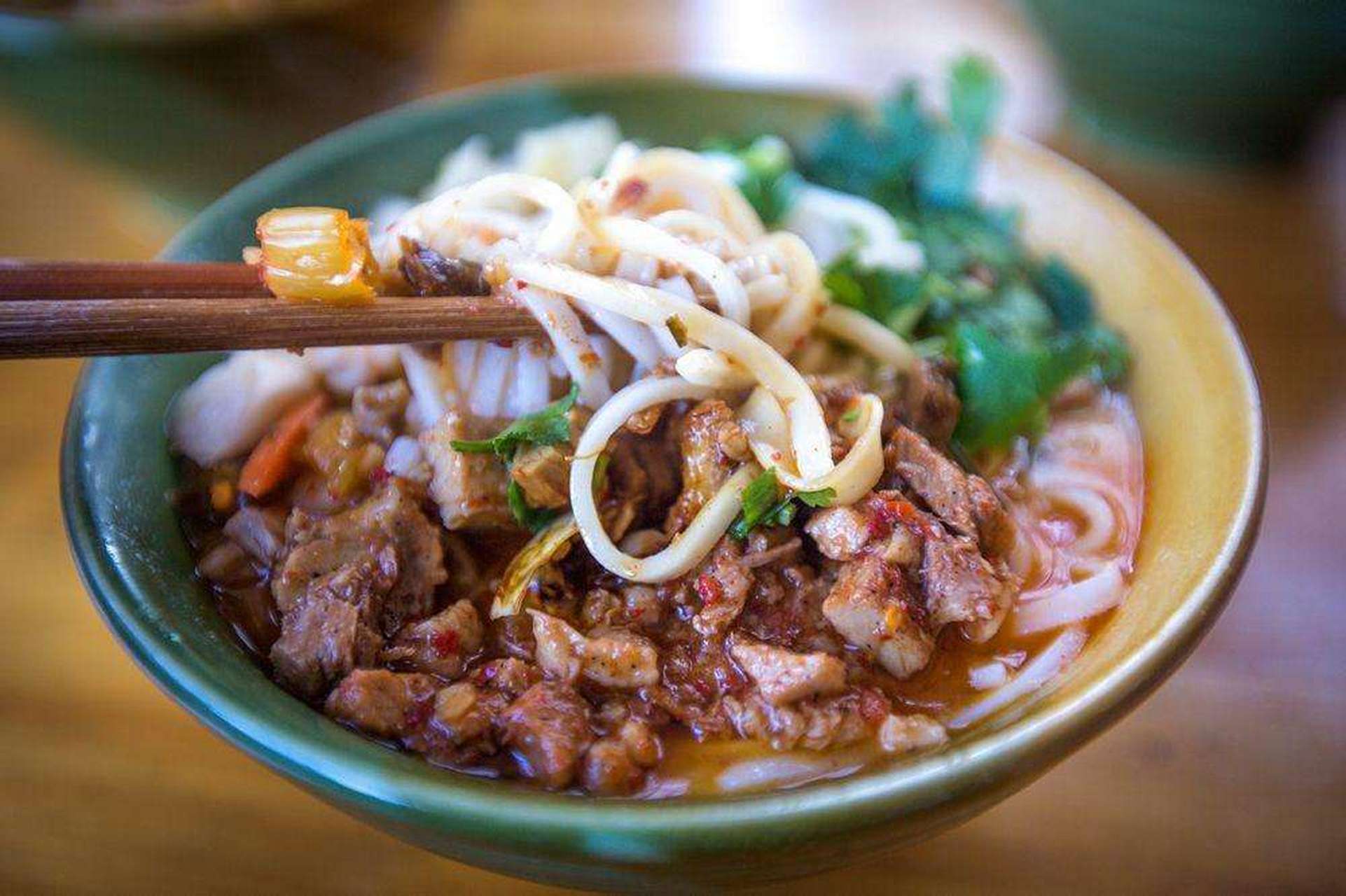 除了出众的饵丝质地,更大的亮点是那独一无二的配料"扒肉".