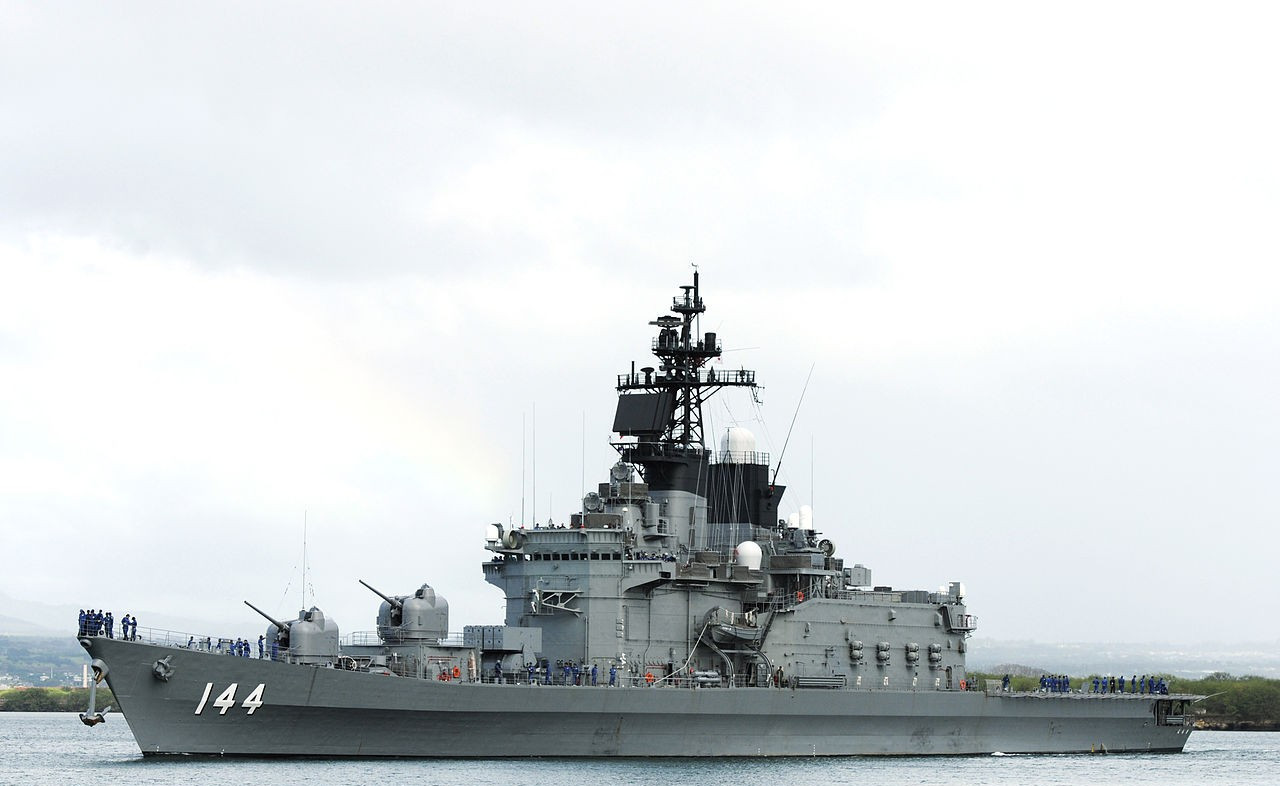 本级舰可以视作其前级榛名级直升机驱逐舰的改良版,中间有大型的直升