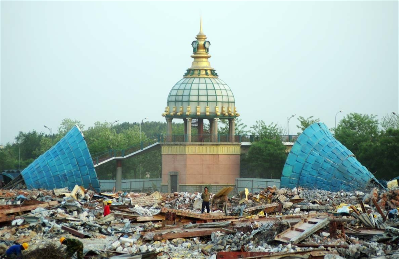 我国两大烂尾工程,一个停建成迷被称"鬼城",一个历史悠久