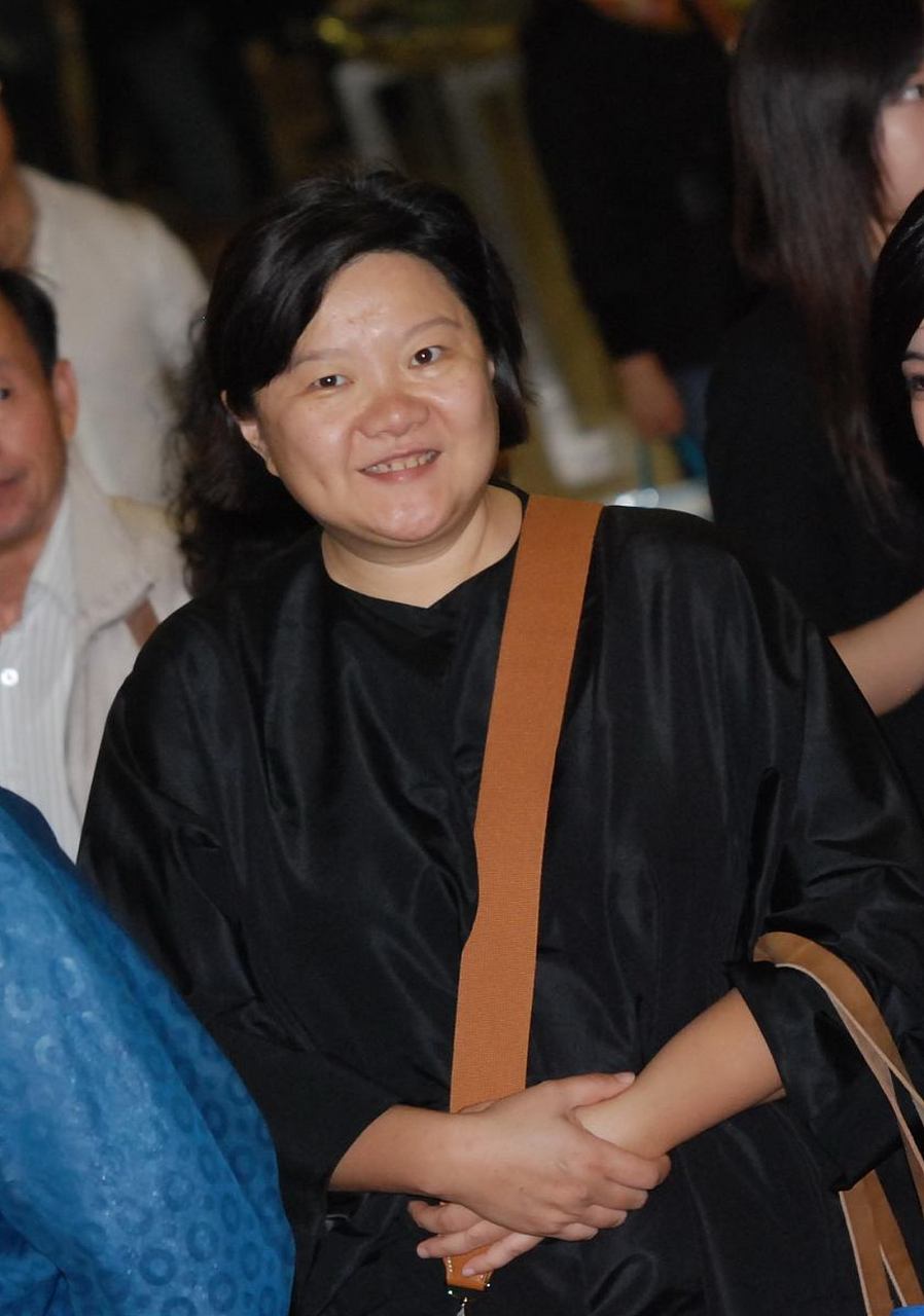 9月22日,知名作家洪晃在社交媒体上发表了一条令人瞩目的帖子,他自豪