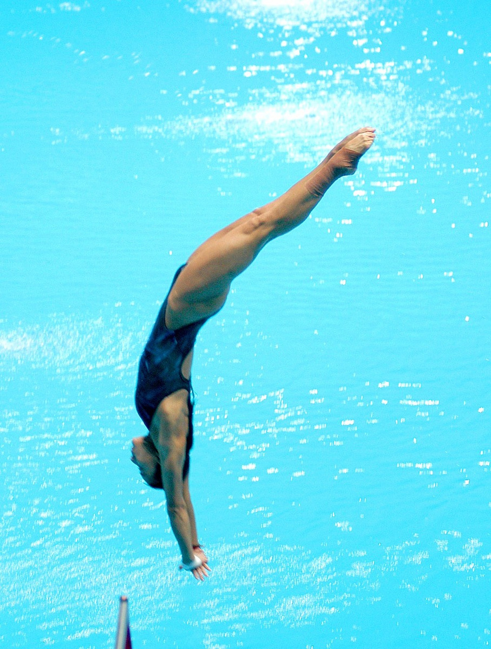 跳水比赛根据比赛项目和规则有所差异,但通常包括预赛,半决赛和决赛