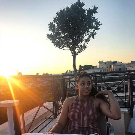 字母哥社媒晒女友照片:情人