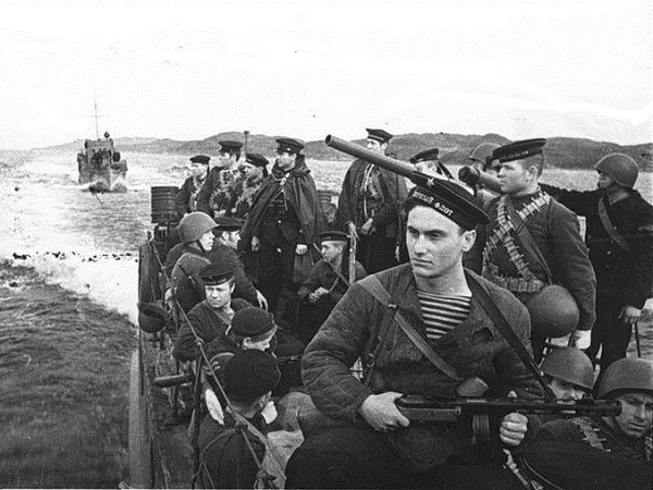 二战红海军战斗力奇葩:水兵们上岸后很猛,陆上比陆军还厉害!