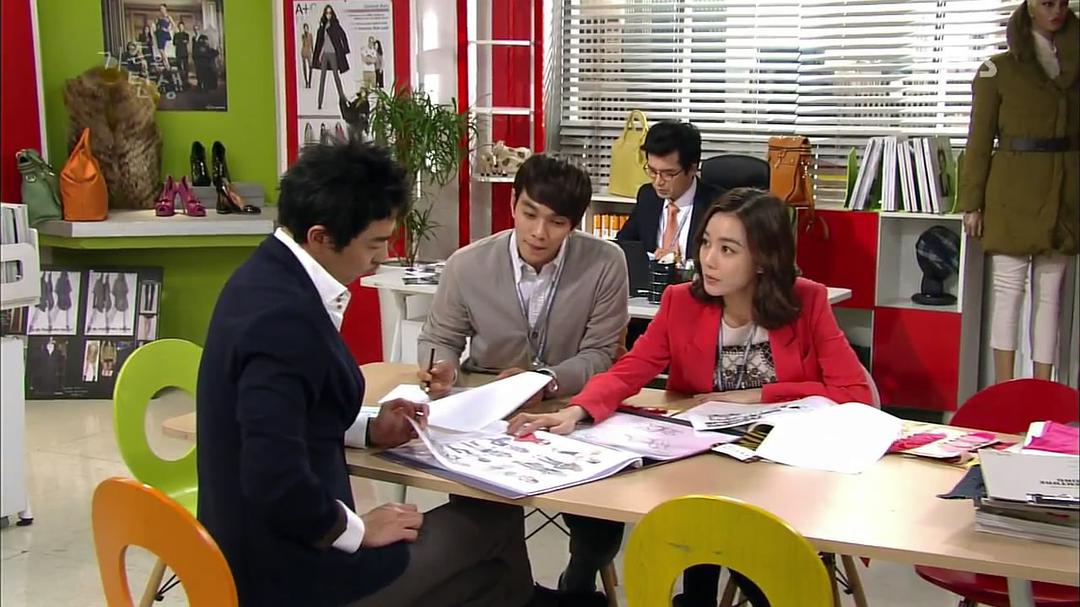 《家族的诞生》艺莉无奈说歉意 电梯内发泄怨气