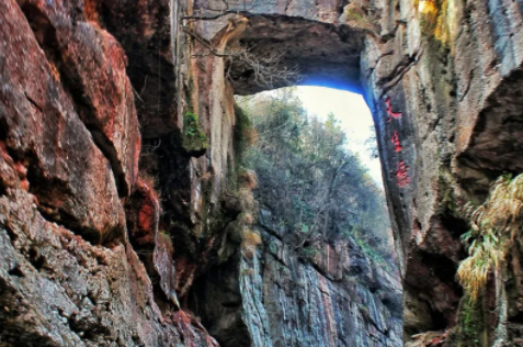 天生桥风景区,素有"江南小三峡"之称.