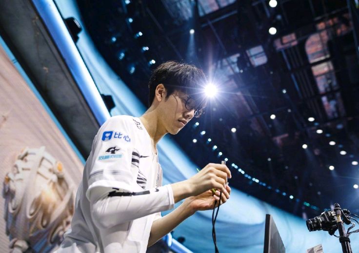 粉丝画出theshy英雄池,六个英雄交相辉映,却唯独少了她