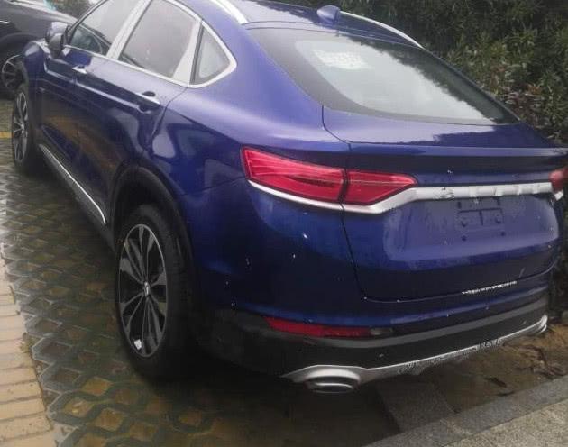 全国首台吉利fy11现身,宝蓝色超洋气,车友:发动机才是亮点