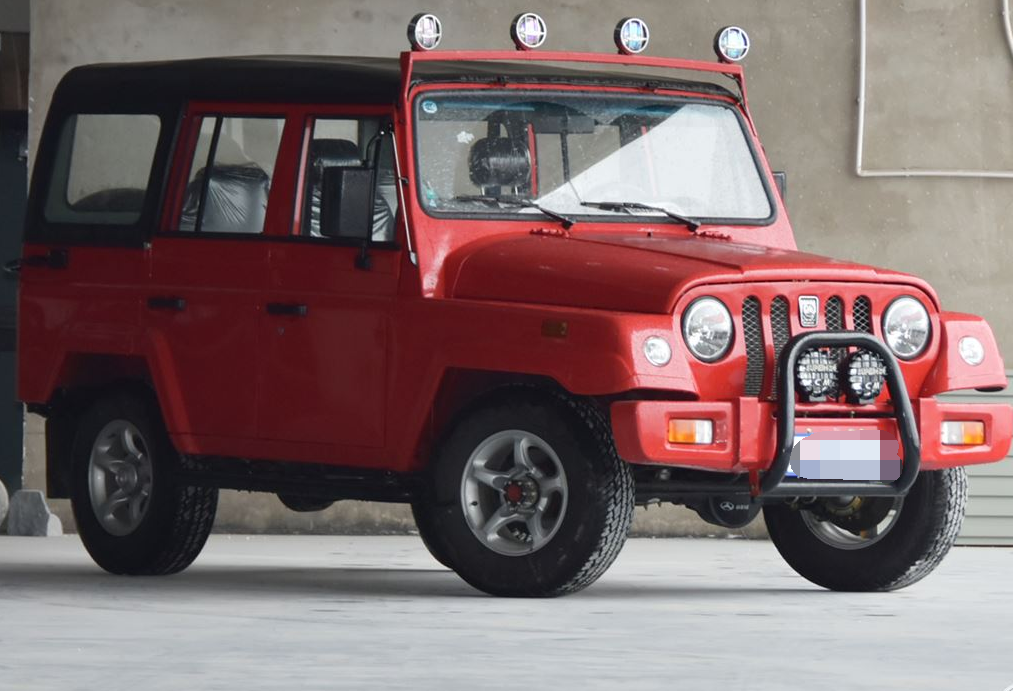 战旗 bj2033chb1 手动 ck,整体设计神秘,车型显得沉稳!