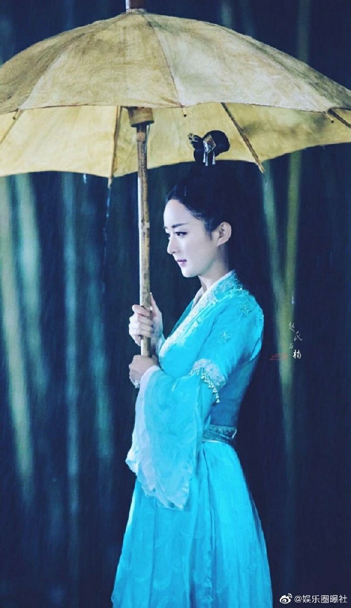 每次都让颖火虫躺赢谁能想到这是休了大半年的姐姐呢 >>关注#赵丽颖