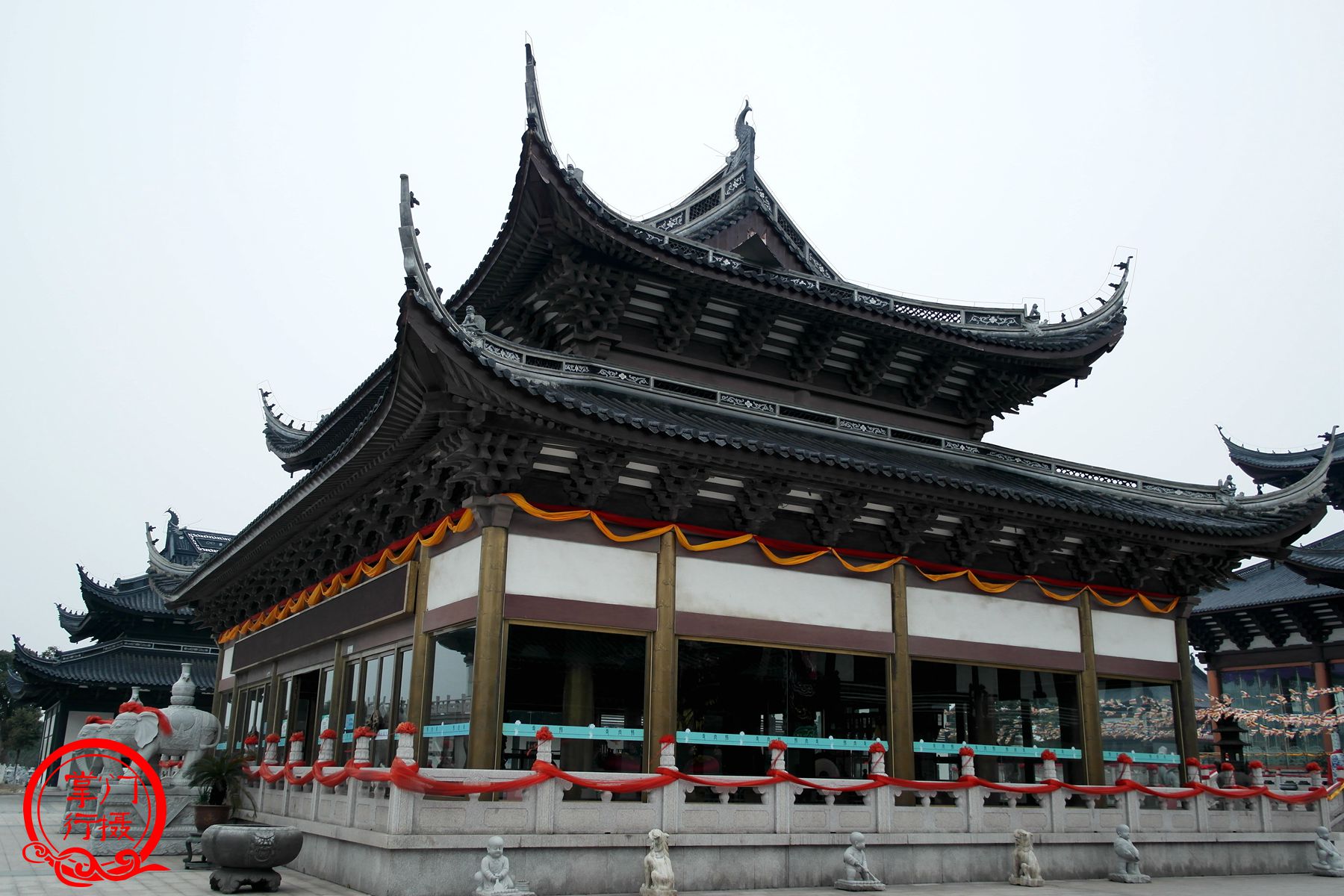 江阴悟空寺不是国内最大的寺院,但却是建筑风格最奇特的寺院