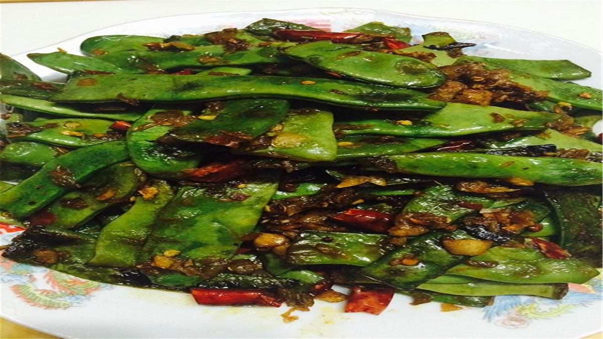 干煸香辣扁豆,秋天可以常做给家人吃,不仅增强抵抗力还排毒养颜