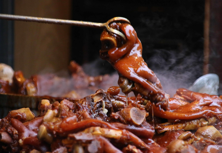 你一定要吃的味道——贵州青岩卤猪脚,又称为"状元蹄"