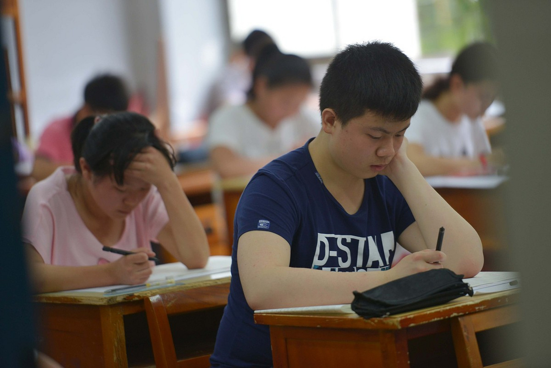 1,到了高中,学习得靠自己啦!家长帮不上忙,老师也不会总盯着你.