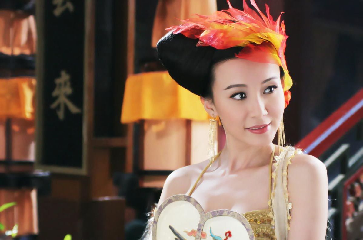 萧蔷轻松驾驭各类造型,美得让人移不开眼!