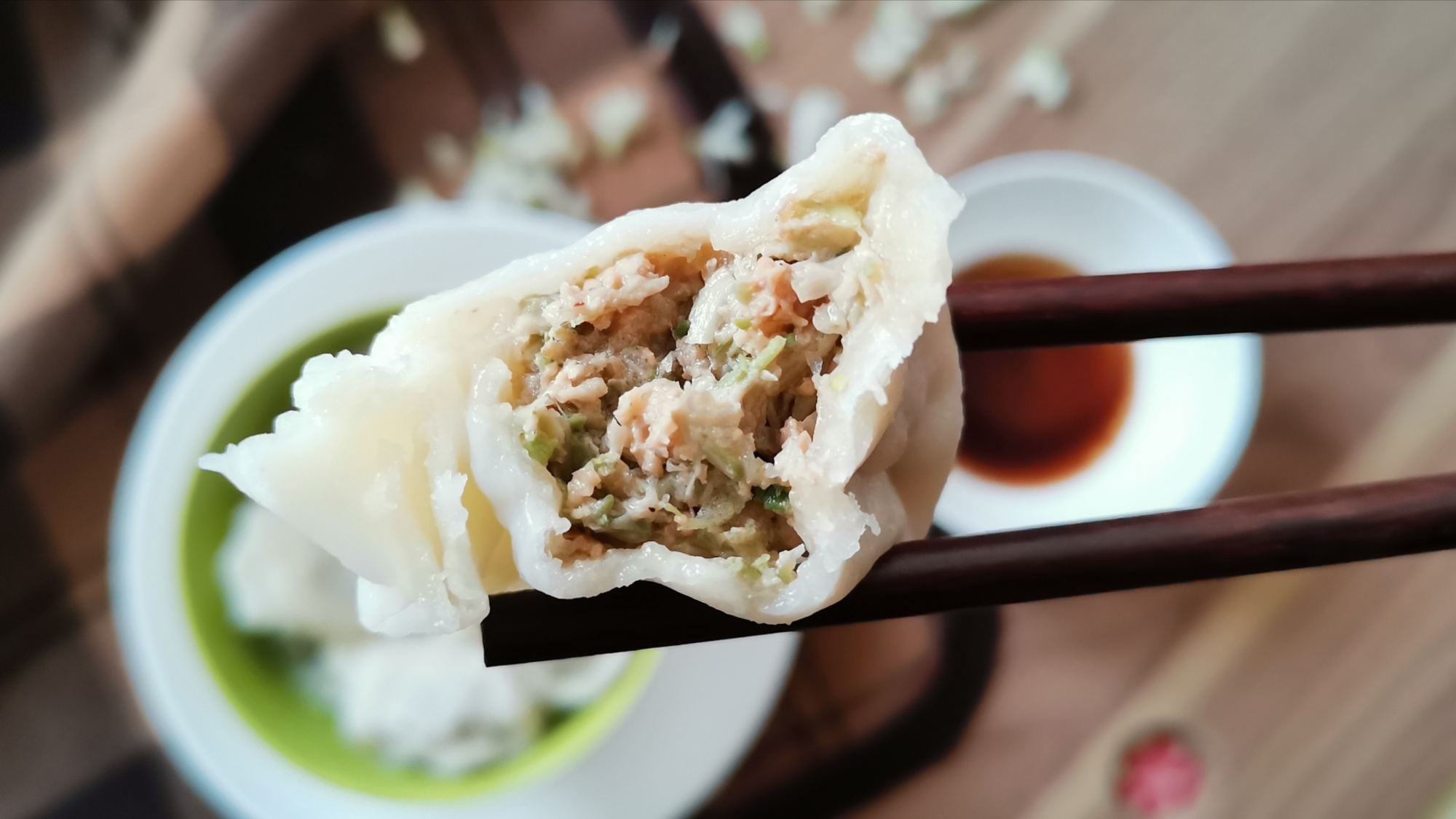 大自然的馈赠不可辜负,槐花飘香的日子包饺子吃