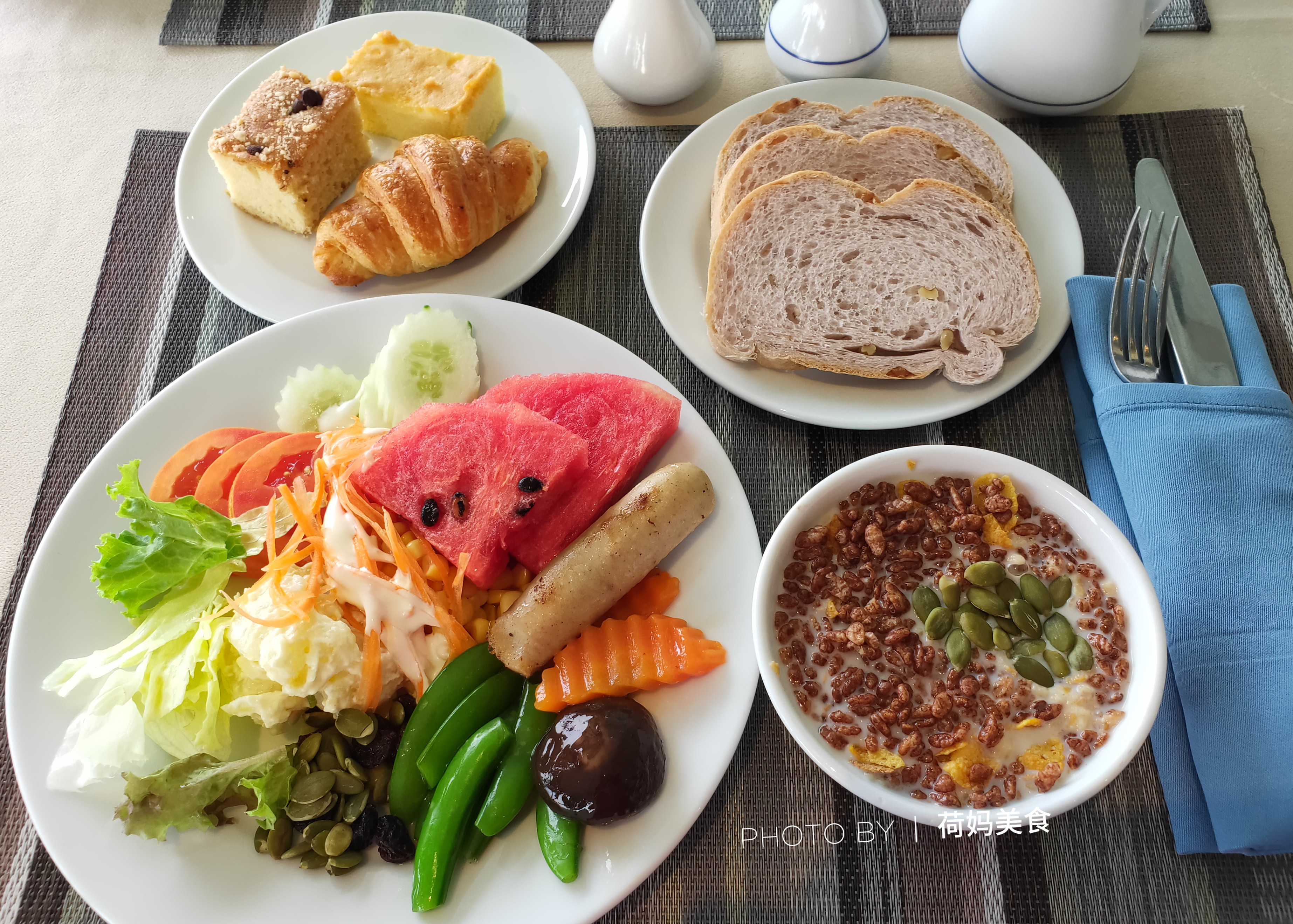 泰国酒店的早餐,自选品种丰富,慢慢享受一顿连午餐都省了