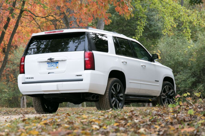 雪佛兰tahoe尽管它有缺点,但这个庞大的运输工具一直备受欢迎